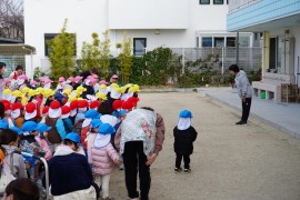 新年のおいさつとお正月遊びの様子